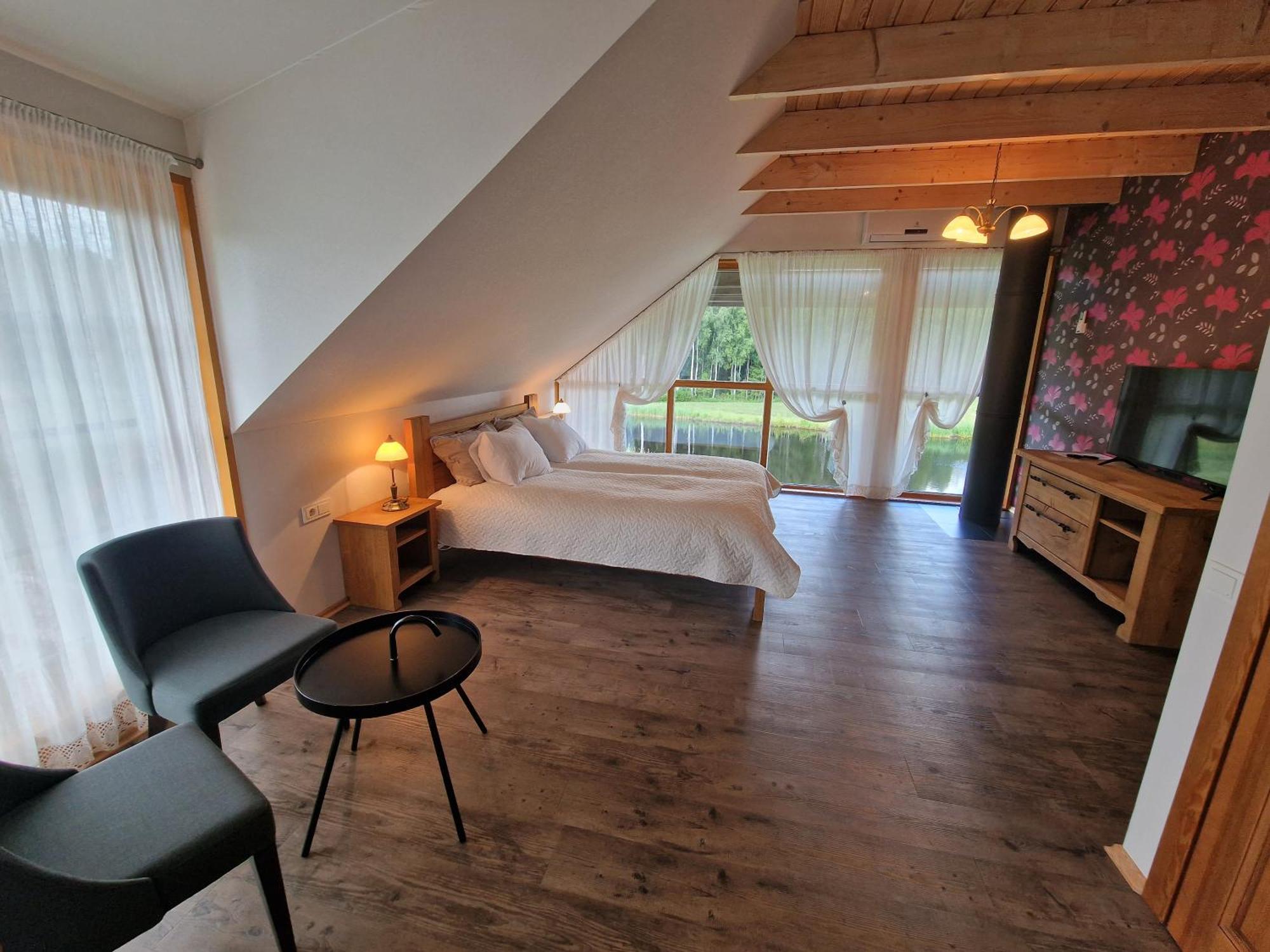 Roksala Guest House Taruciai Bagian luar foto