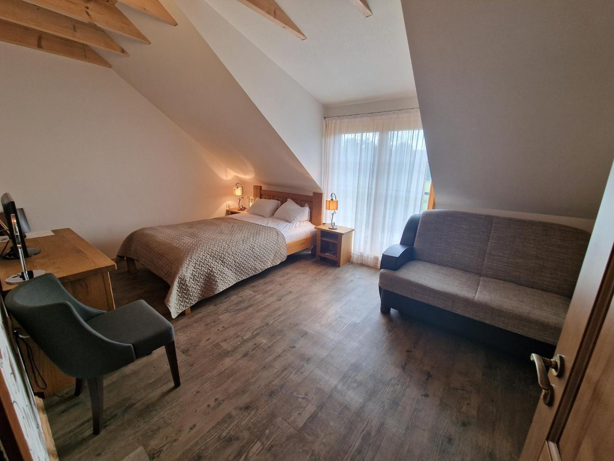Roksala Guest House Taruciai Bagian luar foto