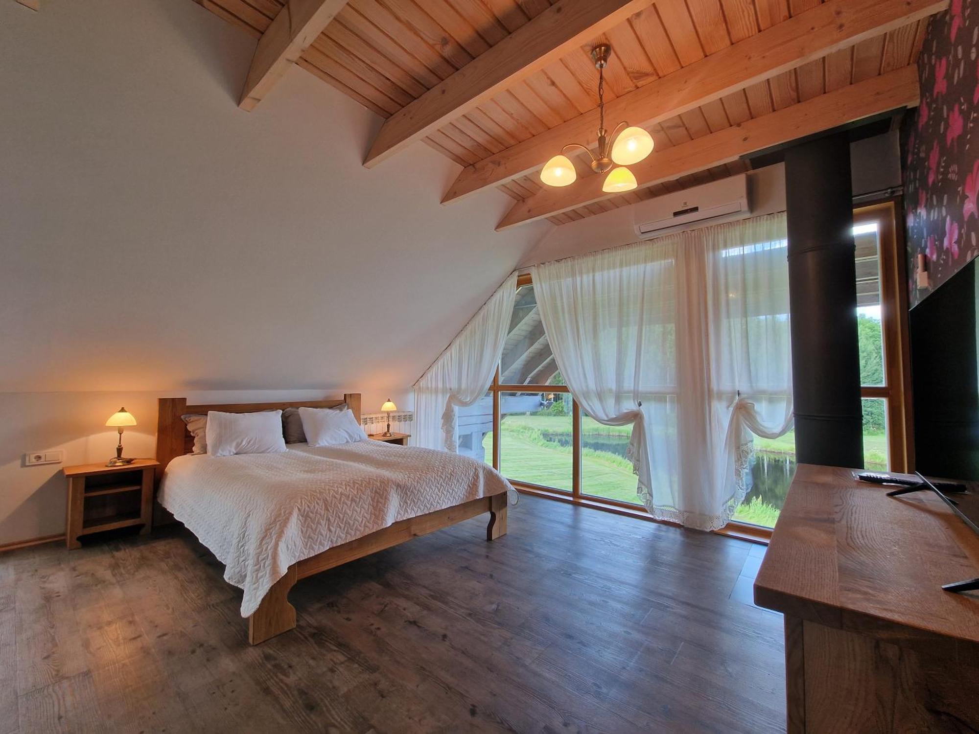 Roksala Guest House Taruciai Bagian luar foto