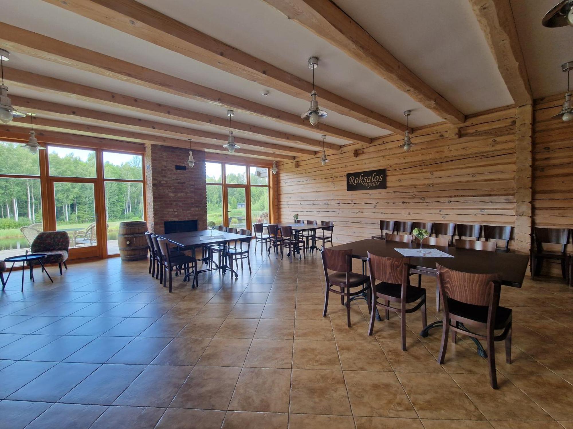 Roksala Guest House Taruciai Bagian luar foto