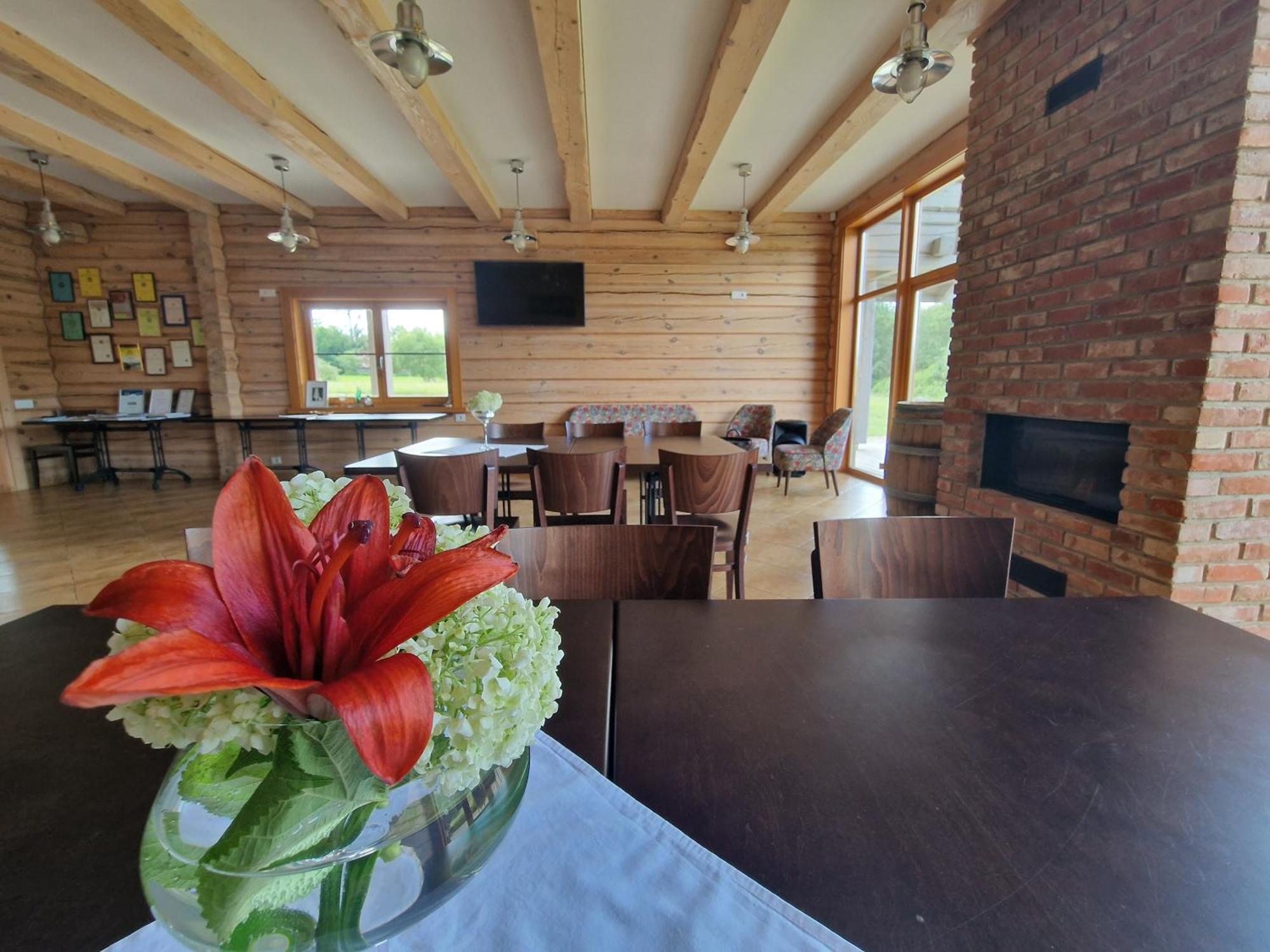 Roksala Guest House Taruciai Bagian luar foto