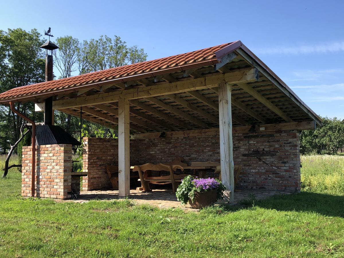 Roksala Guest House Taruciai Bagian luar foto